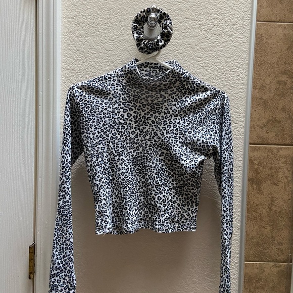 Brandy Melville Tops - rare brandy blue cheetah